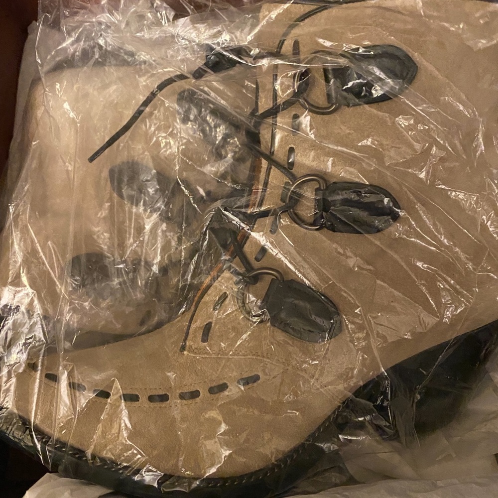 ๐ HTF! ๐ฅ๐ธ๐ป Coach Lace-Up Chain Oak Booties NIB๐ข ๐ FIRM PRICE๐ฅ๐ฅ๐ฅ - Picture 7 of 13
